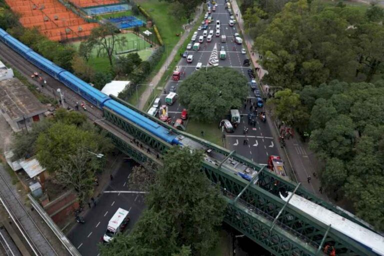 choque-de-trenes:-la-«tragedia-anunciada»-recalienta-el-debate-sobre-el-recorte-fiscal-y-las-privatizaciones