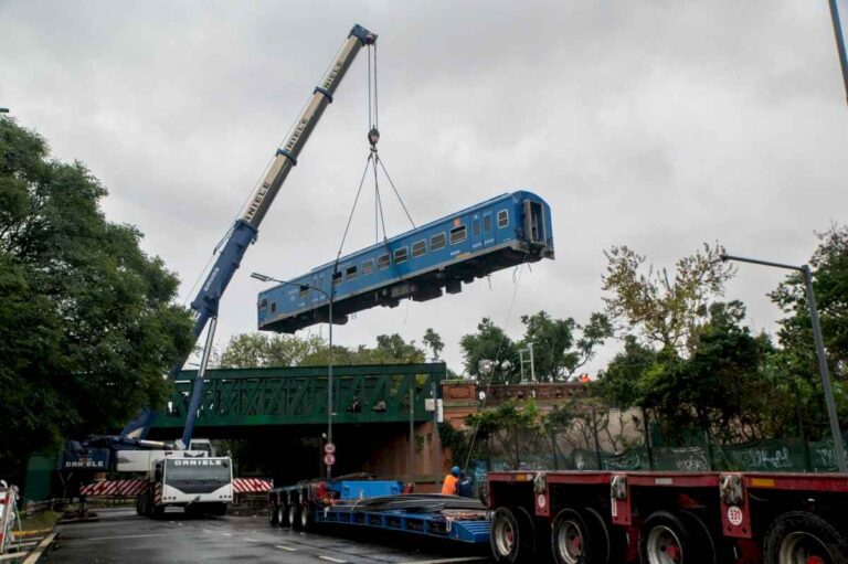 choque-de-trenes:-remueven-otro-coche-del-lugar-del-accidente-y-el-servicio-del-san-martin-continua-restringido