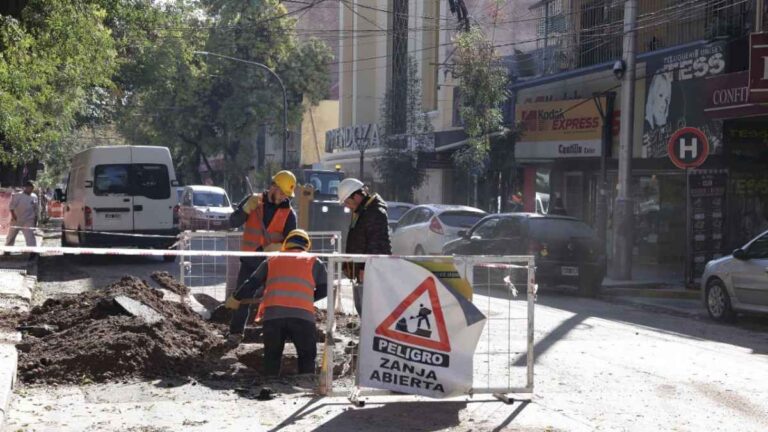 ciudad-corta-otro-tramo-de-la-calle-san-juan-por-obras-de-aysam