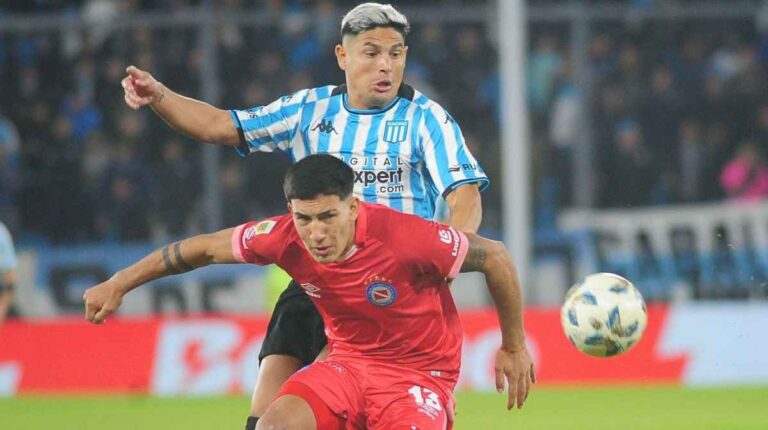 racing-consiguio-su-primer-triunfo-en-la-liga-profesional:-goleo-3-0-a-argentinos-juniors