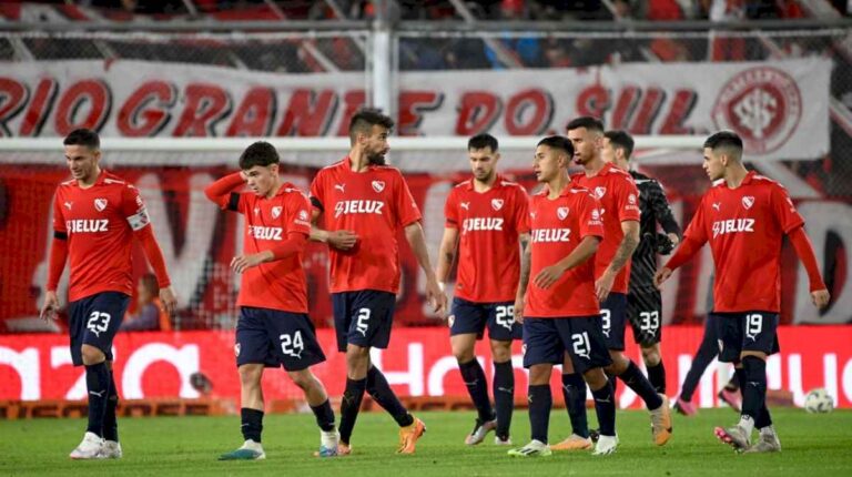 independiente-va-por-su-primera-victoria-del-torneo-ante-velez,-mientras-busca-un-nuevo-dt:-hora-y-tv