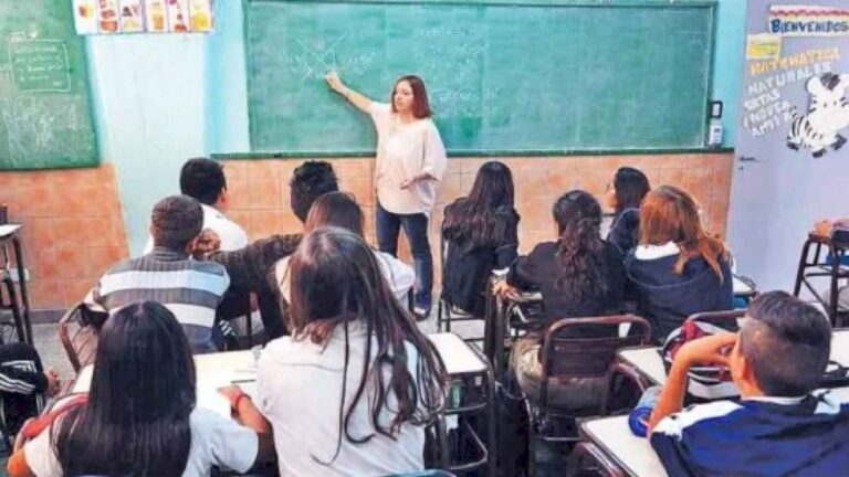 en-argentina-el-22%-de-los-alumnos-de-15-anos-transitan-su-escolaridad-en-tiempo-y-forma