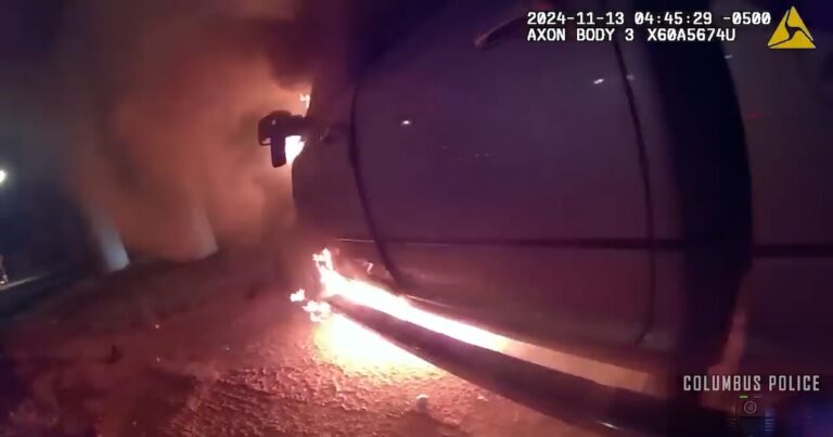 Dile a mi esposa que la amo: video capta el dramático momento en que un hombre quedó atrapado en un camión en llamas