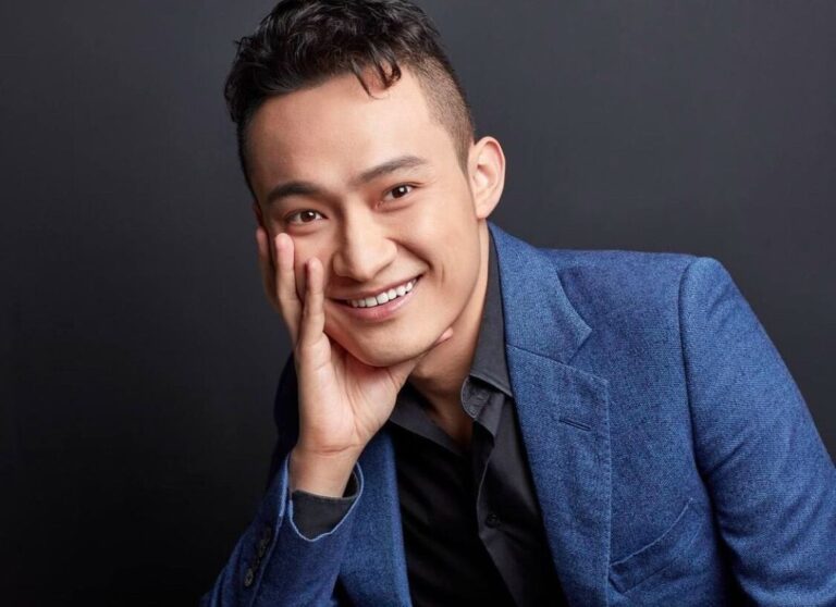 Me comeré la banana: quién es Justin Sun, el coleccionista que compró la obra de Maurizio Cattelan