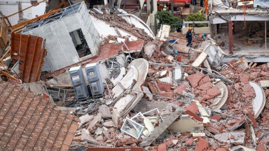 Derrumbe en Villa Gesell: los rescatistas están «muy cerca de otras dos víctimas» y disminuyen las esperanzas de encontrar sobrevivientes