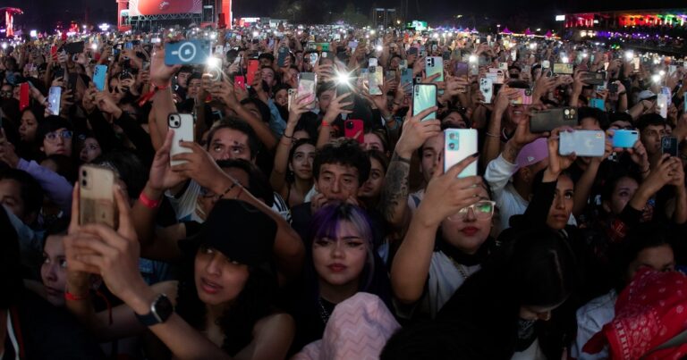 Flow Fest 2024: Anuel AA sube al escenario del Autódromo Hermanos Rodríguez
