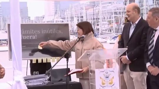 Bullrich imitó uno de los videos más virales de Milei: «Trámites inútiles afuera!»