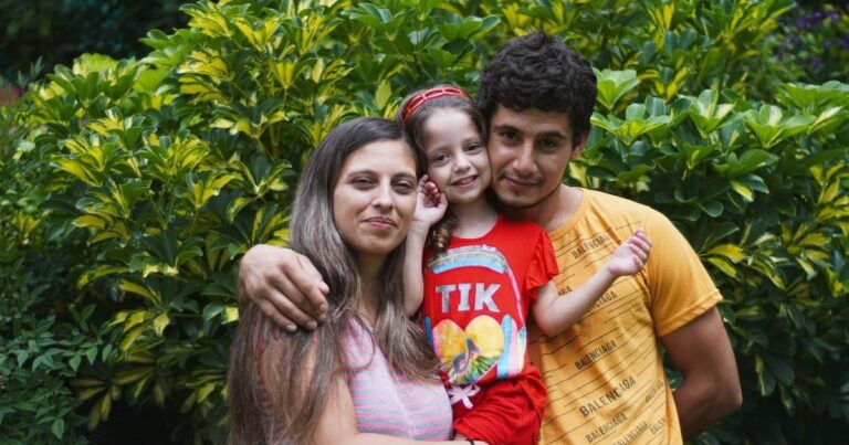 Síndrome del Intestino Corto: la conmovedora historia de Mili, la nena de 9 años que vive la mitad de sus días conectada