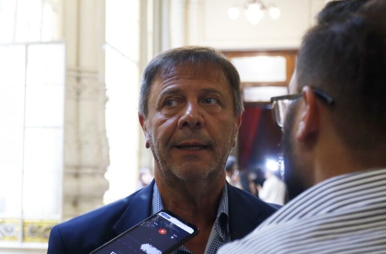 Zago se burló de la errática defensa de Milei: «si hiciste un pacto, hacete cargo»