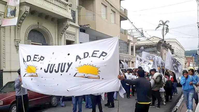 Docentes de ADEP, Jujuy. Escándalo: la lista 5 gana, pero la Celeste anula la elección