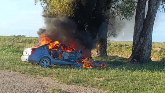 Degolló a su mujer y estrelló el auto contra un árbol