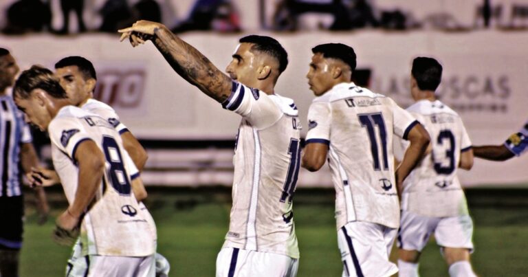 Tristán Suárez le ganó a Almagro en el final y a Patronato se le escapó el triunfo