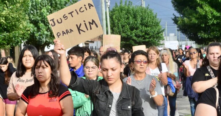 La Plata. Marcha por Kim Gómez