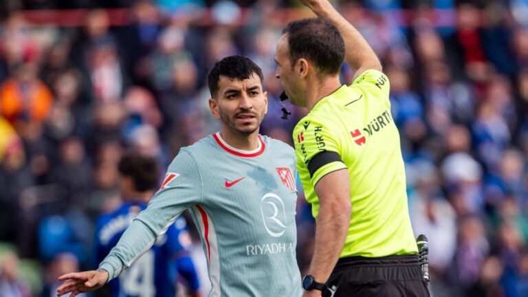 La fuerte sanción que recibió Ángel Correa por insultar a un arbitro en España