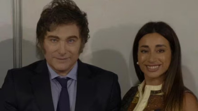 El Gobierno aseguró que las valijas de Laura Belén Arrieta nunca bajaron del avión