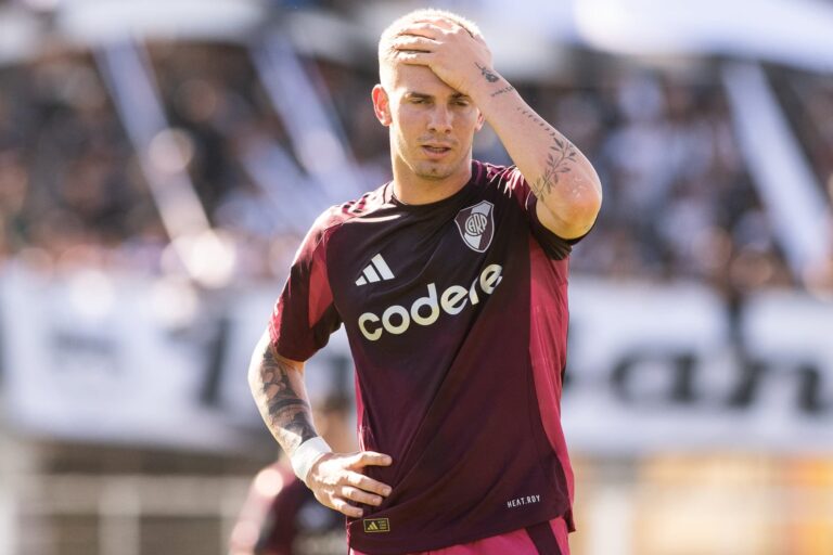 River hizo figura al arquero de Riestra, pero en el último minuto lo salvó Armani: empate
