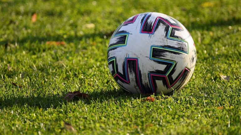 Tenía una excelente carrera como futbolista en Europa, pero fue detenido por estafa