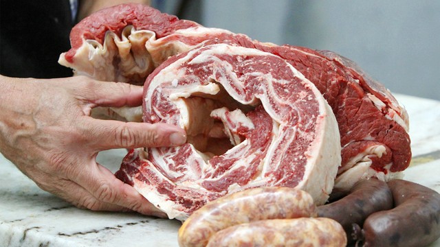 Lo que faltaba en el país de la carne: Argentina comenzará a importar asado de Brasil