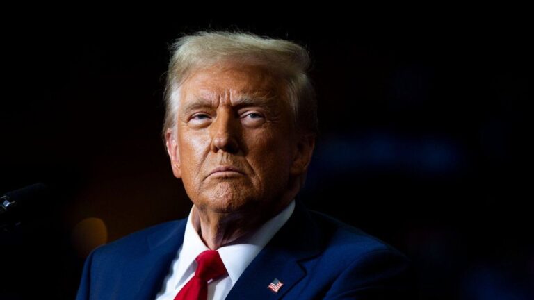 En medio del desplome de los mercados, Donald Trump se muestra decidido a no ceder