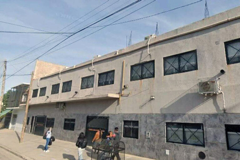 Una alumna de un colegio privado de Laferrere atacó con una navaja a una compañera