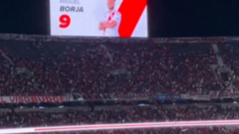 Silbidos para Miguel Borja en la previa de River ante Talleres en el Monumental
