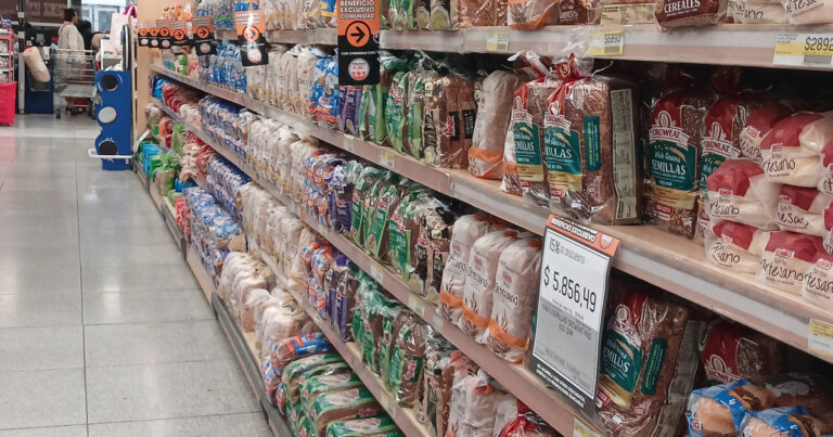 Inflación: cómo será el pasaje de la devaluación a los precios, según los economistas