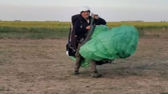Tragedia en Saavedra: murió un hombre de 56 años al caer mientras volaba en parapente
