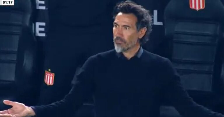 La explicación de Eduardo Domínguez por su llamativa reacción en el gol de Estudiantes
