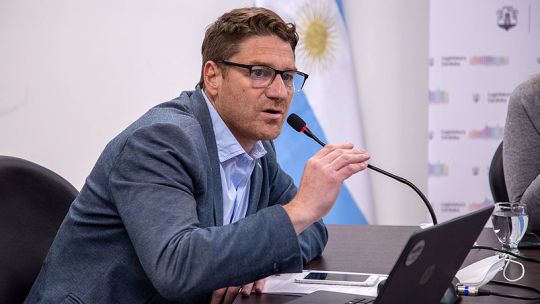 De la hinchada K al club de Milei: el giro político de Luis Juez según el legislador Limia