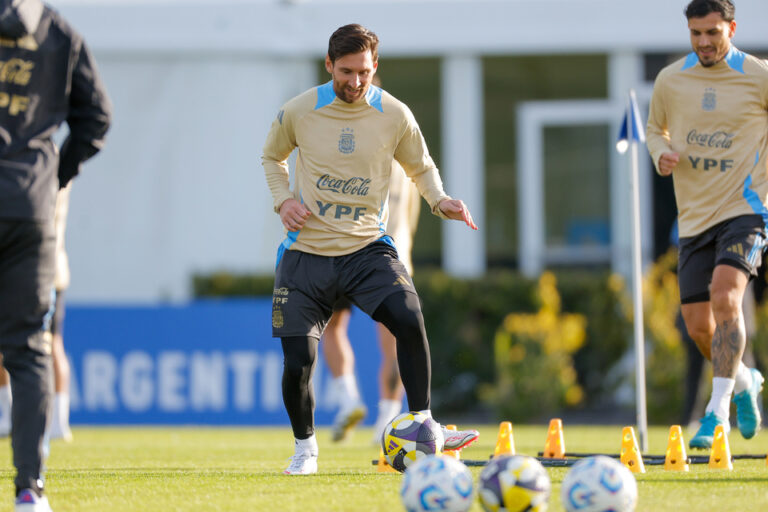 Con Messi en duda y varios reemplazos, Argentina visita a Chile