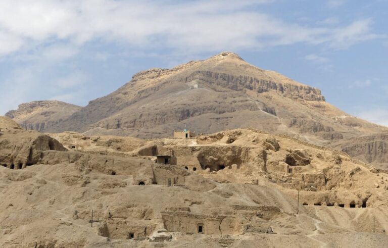 Sorpresa en Egipto: arqueólogos hallaron una tumba que es la primera en su tipo