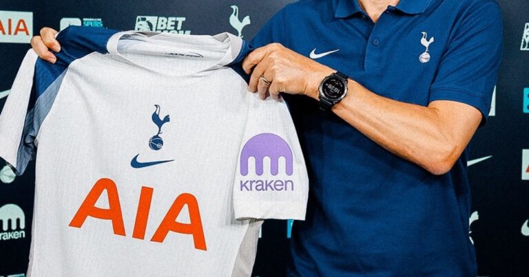El Tottenham presentó oficialmente a Thomas Frank, su nuevo director técnico