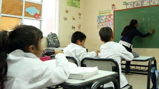Docentes al límite: alta demanda, malestar físico y sobrecarga en las escuelas públicas