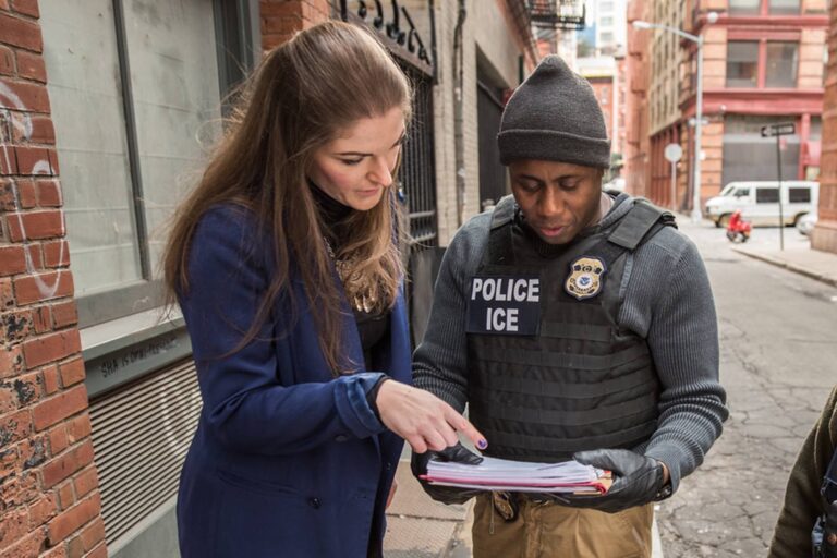 Cuáles son los documentos clave recomendados para inmigrantes con riesgo de deportación en EE.UU.