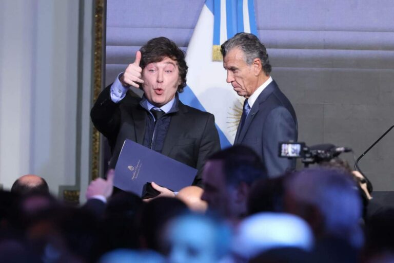 El Gobierno de Milei le saca más de 12 puntos al kirchnerismo, según un 10 encuestas