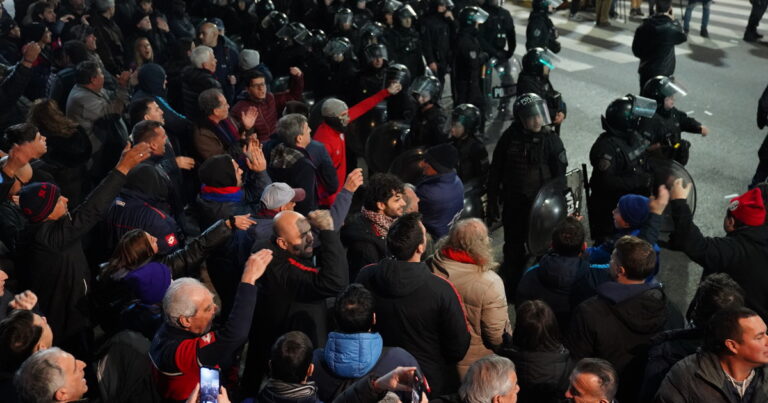 Fuerte movilización en San Lorenzo en contra del regreso de Moretti y pidiendo elecciones
