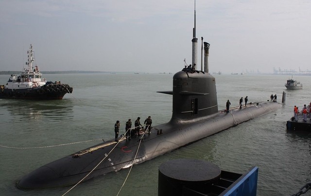 Milei, en alianza con Francia: litio, ingreso a la OTAN y el plan para comprar submarinos