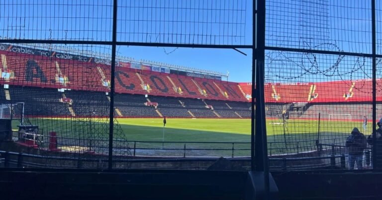 Video: así quedó la cancha de Colón luego de los graves incidentes ante Mitre