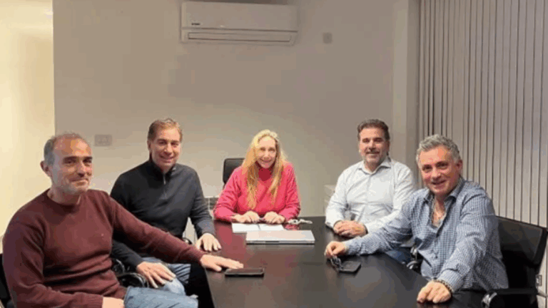 Karina Milei se impuso en el cierre de listas bonaerense y dejó herido a Santiago Caputo