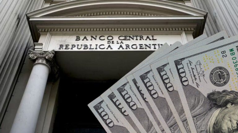 Reservas: cedió un escalón el déficit del sector servicios en junio