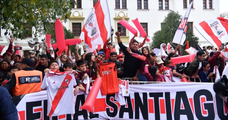 Video: el tremendo recibimiento a River en Santiago del Estero