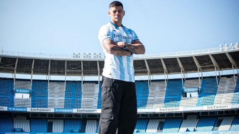 Con chicana, Racing presentó de manera oficial de Marcos Rojo: «Se Copa»