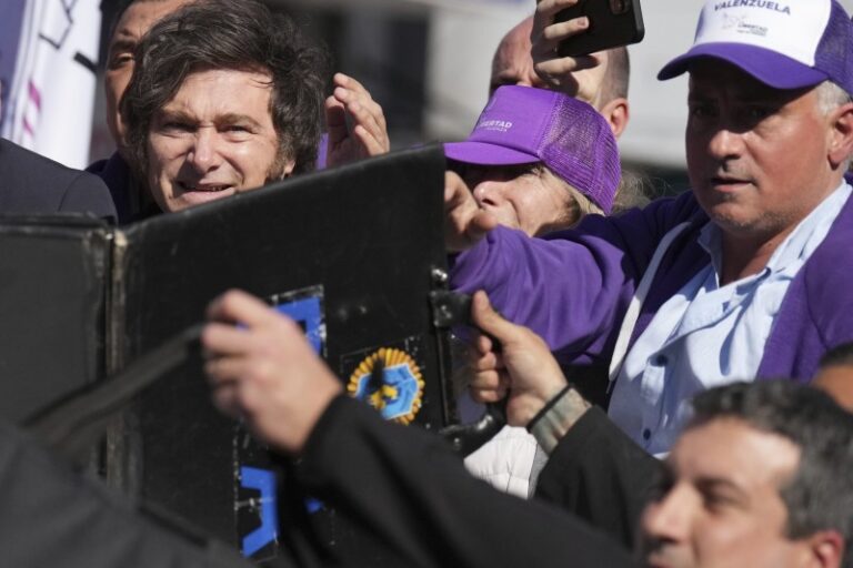 Las coimas de Karina hunden a Milei: el 60 por ciento rechaza su gobierno y por primera vez lo supera Kicillof