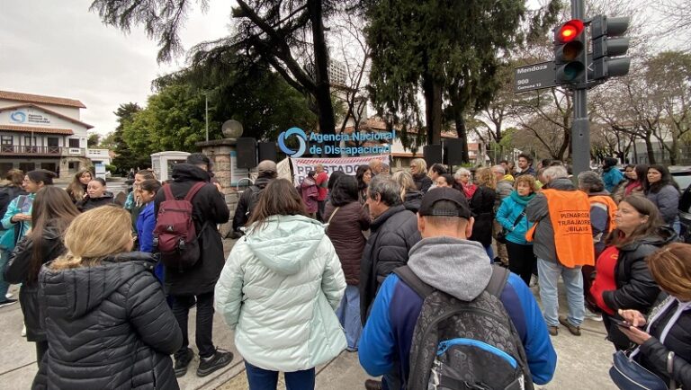 ANDis: colectivos de discapacidad y trabajadores se manifiestan contra las coimas y el ajuste