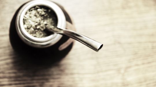 Mate muy caliente: el riesgo para la salud que alerta un especialista