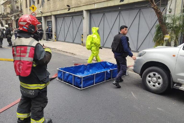 Evacuaron a 500 personas por el derrame de un gas en el edificio de una obra social