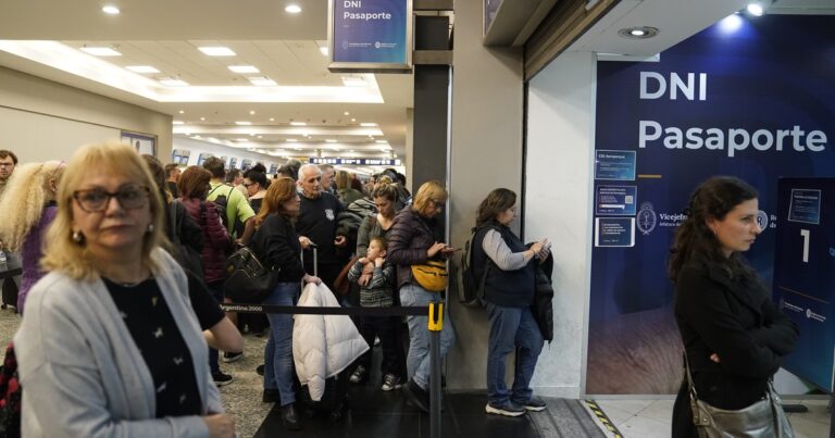 Siguen las consultas por los pasaportes del Renaper: cómo saber si es defectuoso y qué trámite hay que hacer