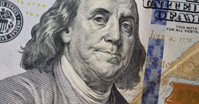 El dólar cedió a $ 1.470 y los bonos y acciones combinan alzas y bajas