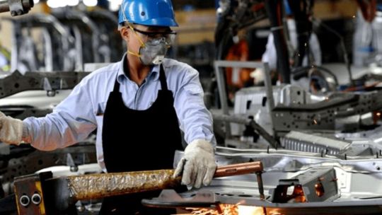 Empleo formal: afirman que ya pasó por su etapa de ajuste y podría estabilizarse