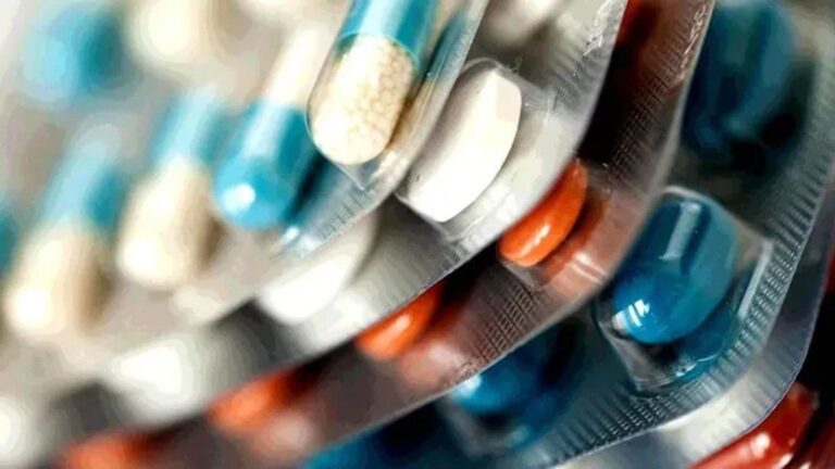 ANMAT prohibió la operación de un laboratorio, una droguería y la venta de una serie de medicamentos